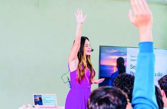 Vitória Lemes & Business Wave: