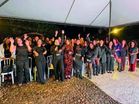 Vitória Lemes & Business Wave: