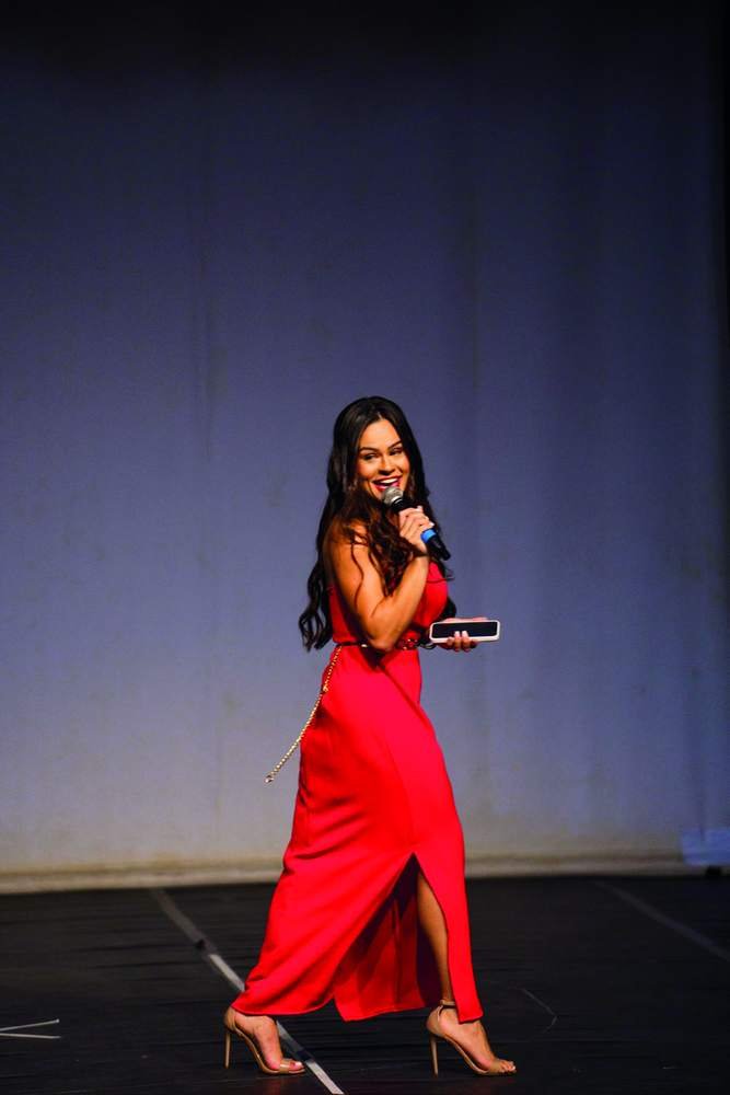 Vitória Lemes durante uma palestra